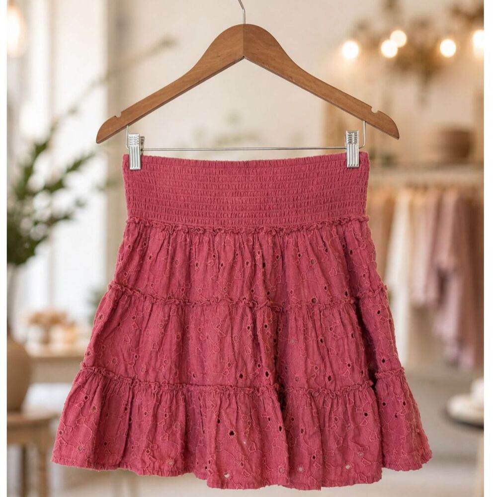 American Eagle Eyelet Mini Skirt Size XS Burgundy Red Boho Tiered Coquette